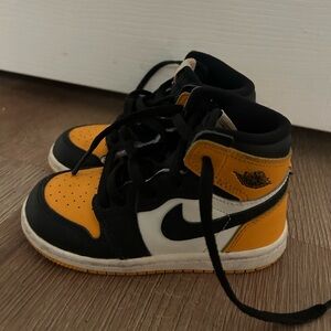 8c Nike Air Jordan 1 Retro High OG taxi Yellow